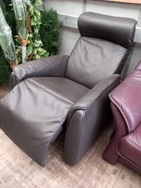 Tv krēsls ar dīvānu 